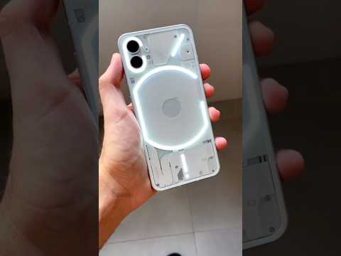 El único teléfono con luces traseras