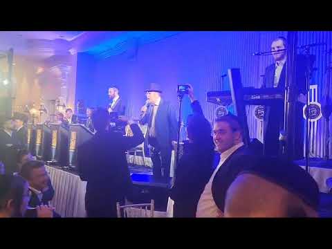 Sruly Hollander Performing "Habeit - הבט" | Wedding in Lakewood