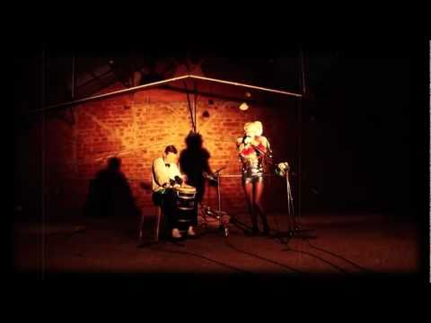 JESSIE EVANS - I'm a snake (FD acoustic session)
