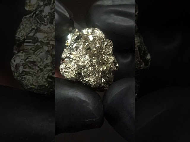 حجر معدن بيريت خام طبيعي