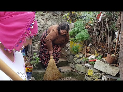 ÇİGDEMLE MERDİVENLERİ SÜPÜRDÜK SONRA KAHVE İÇTİK