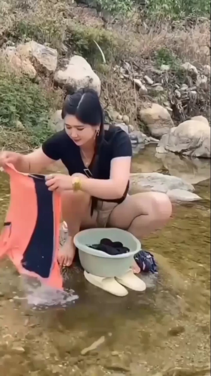 Buat yang butuh hiburan, video lucu ini siap bikin ngakak! Siap-siap ketawa sampai sakit perut 😄✨