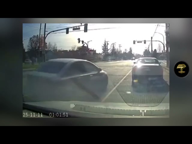 Hombre recibe un golpe en la cara, se intenta vengar y termina volcando su auto