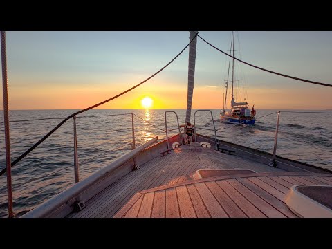 Segelboot im Sonnenaufgang (Naturgeräusche der Nordsee)