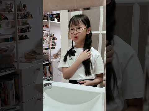 只要两根橡皮筋，就能自己卷头发啦！