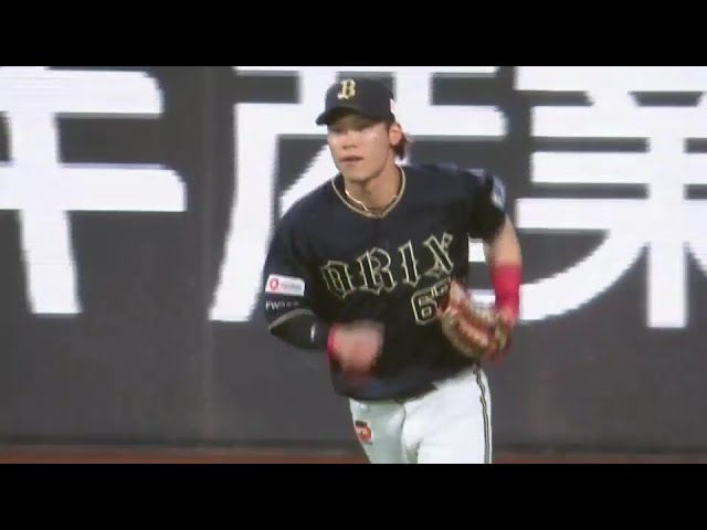 【7回裏】追加点は許さない!! バファローズ・中川圭太 難しい打球をジャンピングキャッチ!!  2024年5月21日 北海道日本ハムファイターズ 対 オリックス・バファローズ