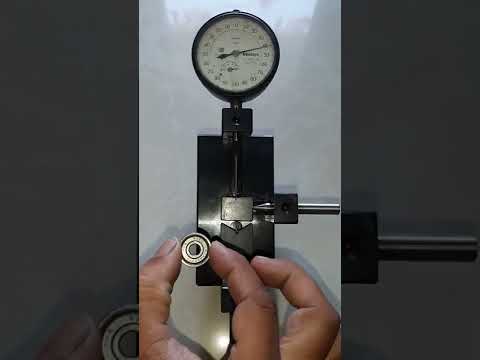 Pull push system bearing or roller roundness checking gauge