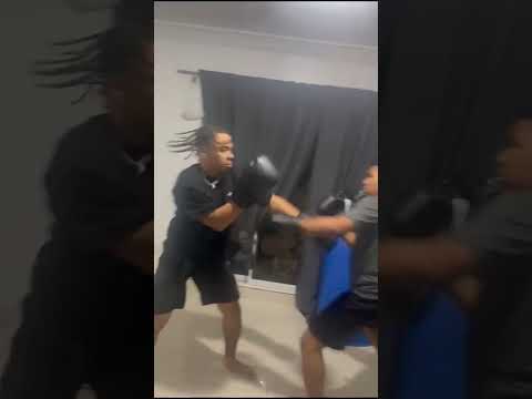 Damián vs RDjavi boxeando #rdjavi #gta #gtaroleplayspanish #creativosrp #roleplay #frankcuesta #gtar