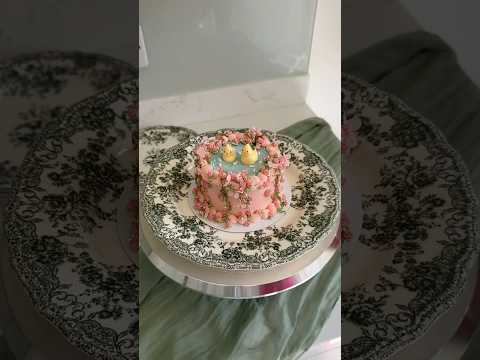Decorate a mini cake with me💕🐥🌸🌷🌱