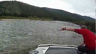 preview picture of video 'EXTREME RUSSIA SIBERIA ROADS Crossing strong river in Toyota Land Cruiser 200 V8'