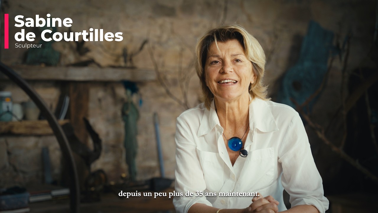 Interview vidéo d'une artiste sculptrice et critique d'art
