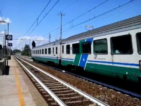 Una E402A in testa all'Intercity 585 Trieste-Roma in transito a Firenze Rovezzano