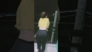 Đêm nay có ai chịu đứng đằng sau lưng e ko