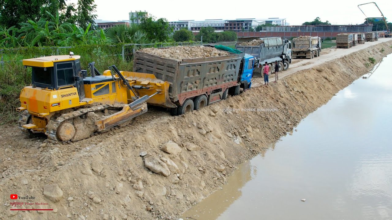 Incredible Safety Success​ Push Out Huge Dump Trucks Back Stuck Help With SHANTUI Bulldozer