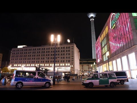 Berlin-Mitte: Großeinsatz  der Bundespolizei am Alex