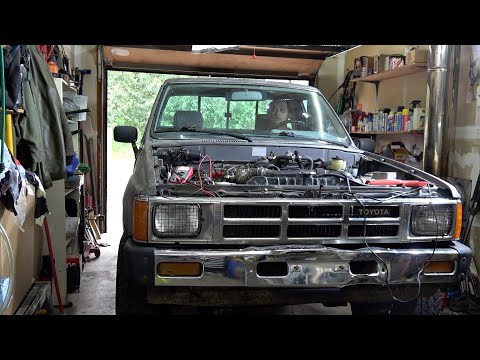 1985 TOYOTA PICKUP FIRST START | 22RE ENGINE REPLACEMENT