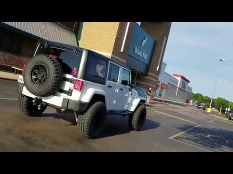 Epic Jeep Mall Crawling *MUST SEE* Cringe Worthy