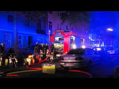 Feuerwehr rettet 6 Menschen via Drehleiter - Kellerbrand in Köln-Humboldt/Gremberg | 09.10.2017
