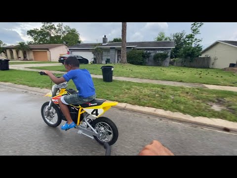 RAZOR ELECTRIC DIRT BIKE SX500 VS MX650! WHATS THE DIFFERENCE & WHICH ONE IS FASTER? WATCH THE RACE!