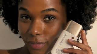Jane Iredale Glow Fixation SPF 40 Sheer Tint Skin Enhancer Application