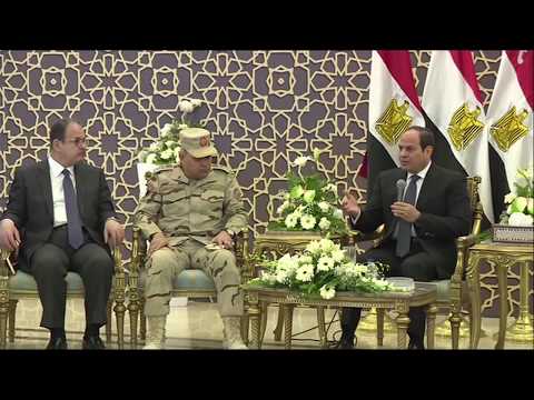 الرئيس عبد الفتاح السيسى يجتمع بقادة القوات المسلحة والشرطة عقب صلاة الجمعة بمسجد المشير