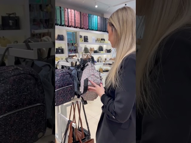 Vídeo relacionado con PACO MARTINEZ Set de Regalo para Hombre, Caja Regalo con Cartera Billetero para Hombre y Llavero Plano a Juego en Color Negro con Detalles en Azul, Idea de Regalo de Cumpleaños, Aniversario o Navidad