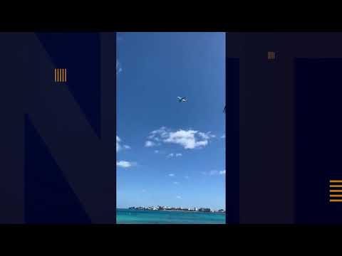 Momento exacto en el que le falla una turbina a un avión en San Andrés - Telemedellín