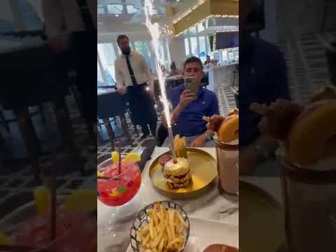 24k Magic @ The Sugar Factory em Las Vegas Holy Gold Monster Burger e Insane Milk Shake #aniversário