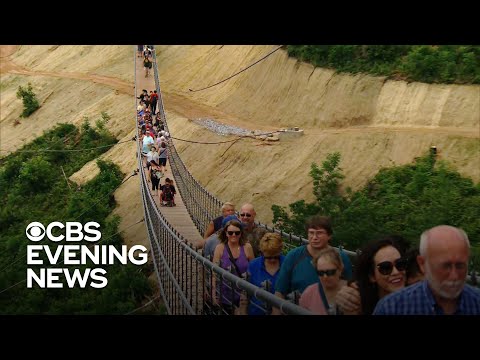 download lagu mp3 mp4 Skybridge Views, download lagu Skybridge Views gratis, unduh video klip Skybridge Views