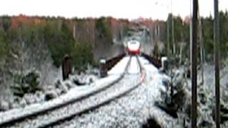preview picture of video 'NSB / SJ regional train from Oslo S. to Göteborg C. crossing the Åsdalen valley bridge...'