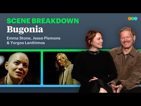 Emma Stone, Jesse Plemons et Yorgos Lanthimos analysent une scène de Bugonia