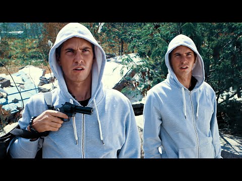 Man Goes Back in Time and Forms a Gang With 100 Copies of Himself to Rob a Bank