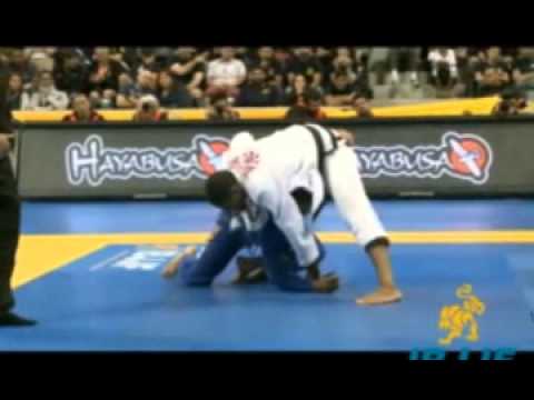 Lucas Leite - Half Guard: Transition to Dogfight to Pant Grip Takedown Attempt to Knee Torque