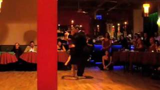 Ozgur El turquito Demir y Cecilia Berra un tango en El Beso (Buenos Aires)