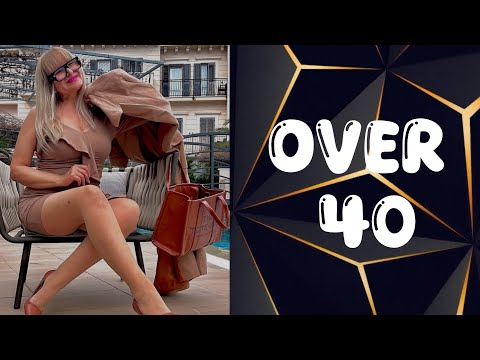 Natural Older Women Over 40 | Timeless Fashion & Beauty | Age is Just a Number |289