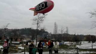 preview picture of video 'Dirigibile ad aria calda a Mondovì 05 01 10.avi'