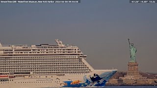 Sweet Escape day or night: Norwegian Escape