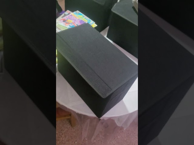 Vídeo relacionado con Leffis Paquete de 2 cajas de almacenamiento plegables para cómics de 15.5 x 7.5 x 11.3 pulgadas, caja corta para cómics con asas, capacidad para 150 cómics de alta resistencia