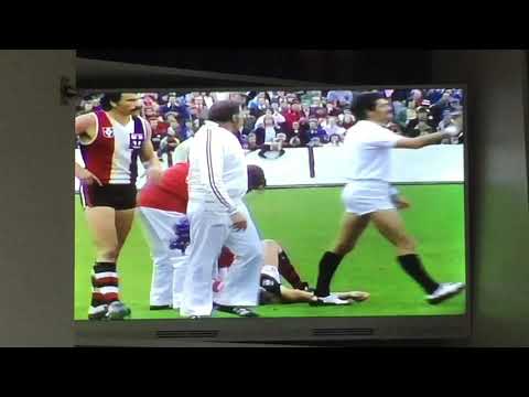 👊 A few head high tackles between St Kilda and Essendon at Moorabbin in 1978.