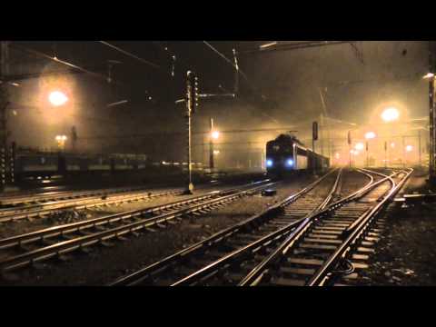 363.011-8 ČD Cargo s "poštovním expresem" Praha - Ostrava, zastavuje