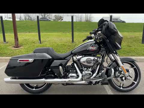 2024 Harley-Davidson<sup>®</sup> Street Glide® Vivid Black