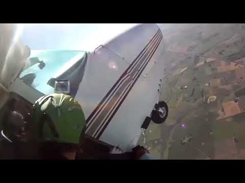 Incidente di paracadutismo. Si dimenticano di aprire il paracadute. Salvati dalla AAD!