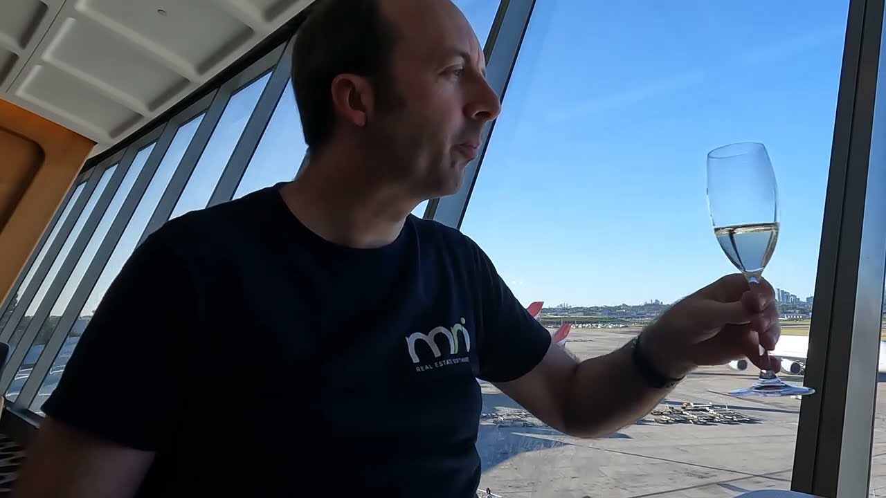 Qantas Airways The Qantas Club thumbnail