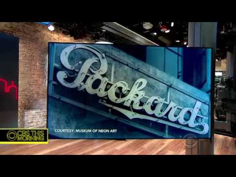 The Glow of Neon Signs Make a Comeback