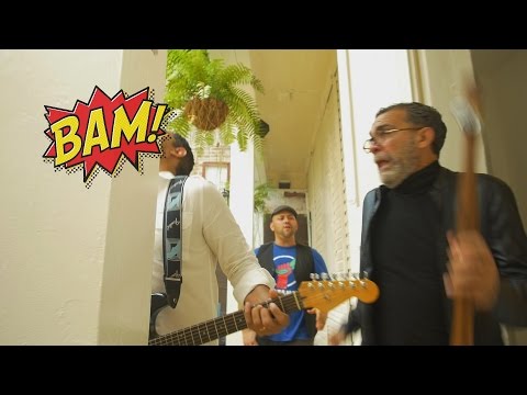 La Chapiaita - Parodia "La Mordidita" by Trio Mi Amorch