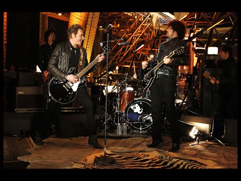 Videoclip de L’idole des jeunes (Le concert événement à la Tour Eiffel, 2011) — Johnny Hallyday