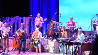 Jimmy Buffett &amp; the Coral Reefer Band w/ Sarah McLauchlan - Learning to Fly (Tom Petty cover)