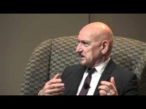 本-金斯利爵士在 "安妮-弗蘭克：整個故事 "中飾演奧托-弗蘭克的角色 (Sir Ben Kingsley on portraying Otto Frank in "Anne Frank: The Whole Story")