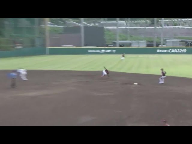 【ファーム】華麗に一回転!! イーグルス・入江大樹 センターに抜けそうな打球を軽快に捌く!!  2024年9月8日 埼玉西武ライオンズ 対 東北楽天ゴールデンイーグルス