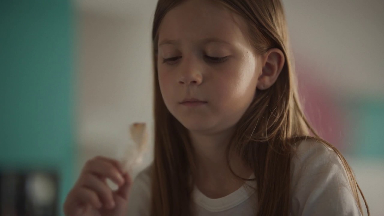 Plus – Meisje met kip (september 2019)